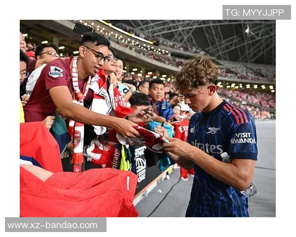 王大雷36岁庆祝里程碑荣获两件中国顶级联赛出场数纪念球衣 王大雷36岁庆祝里程碑荣获两件中国顶级联赛出场数纪念球衣