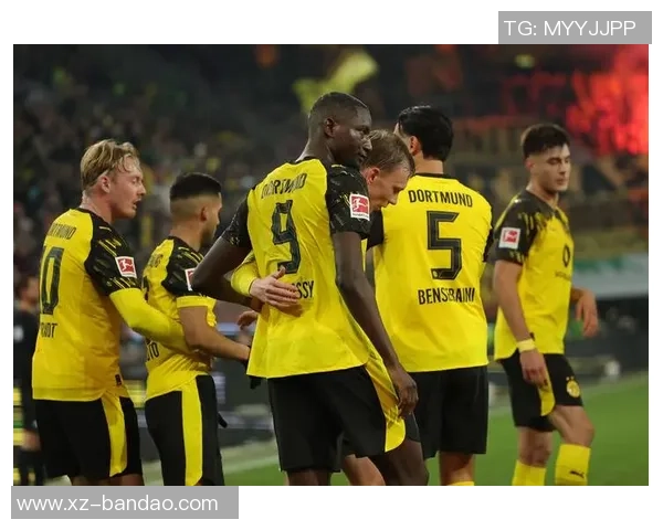 多特蒙德球迷抗议赛程不公导致与奥格斯堡比赛频繁中断 多特蒙德球迷抗议赛程不公导致与奥格斯堡比赛频繁中断